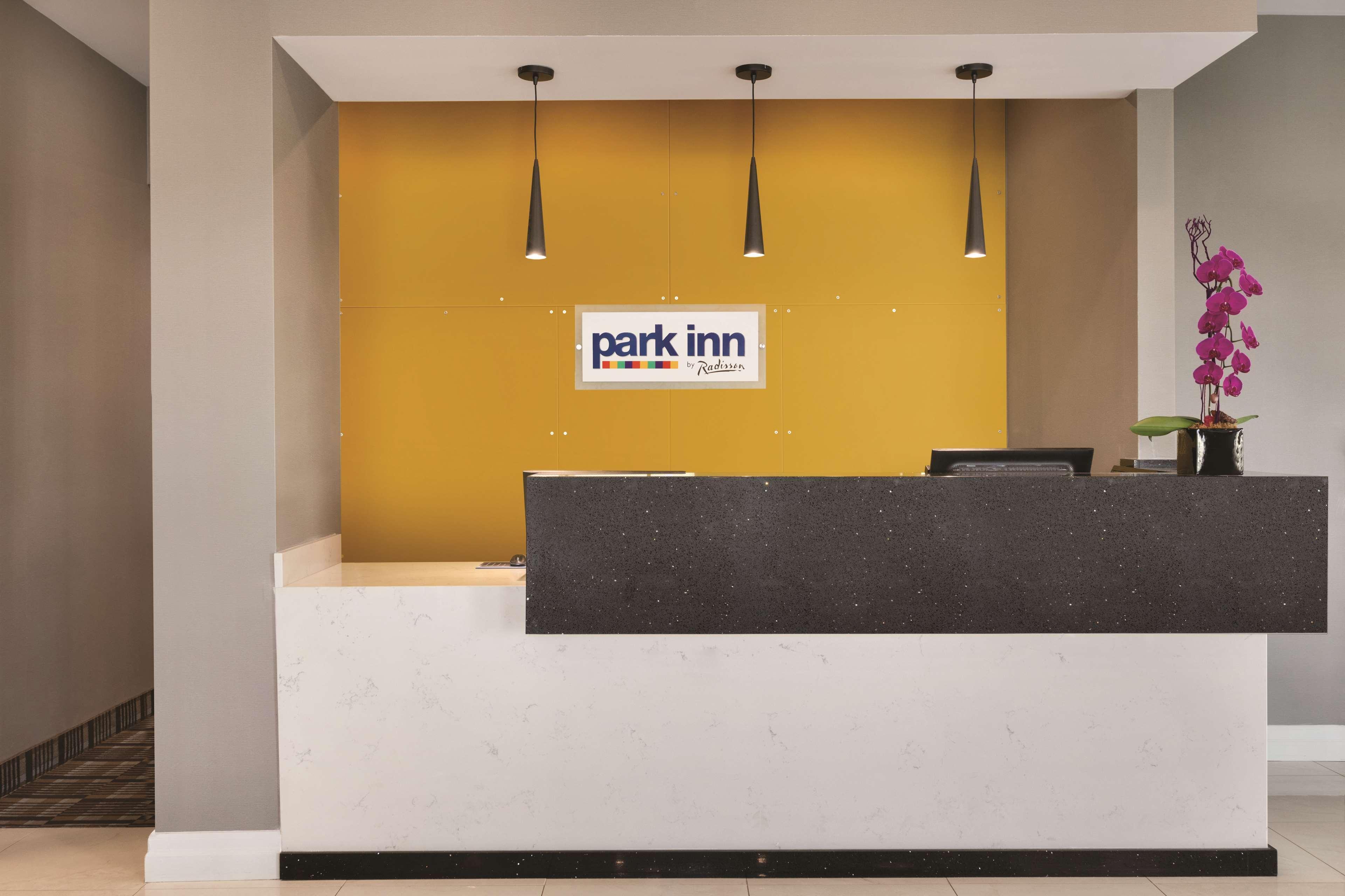 Park Inn By Radisson Brampton, On Kültér fotó