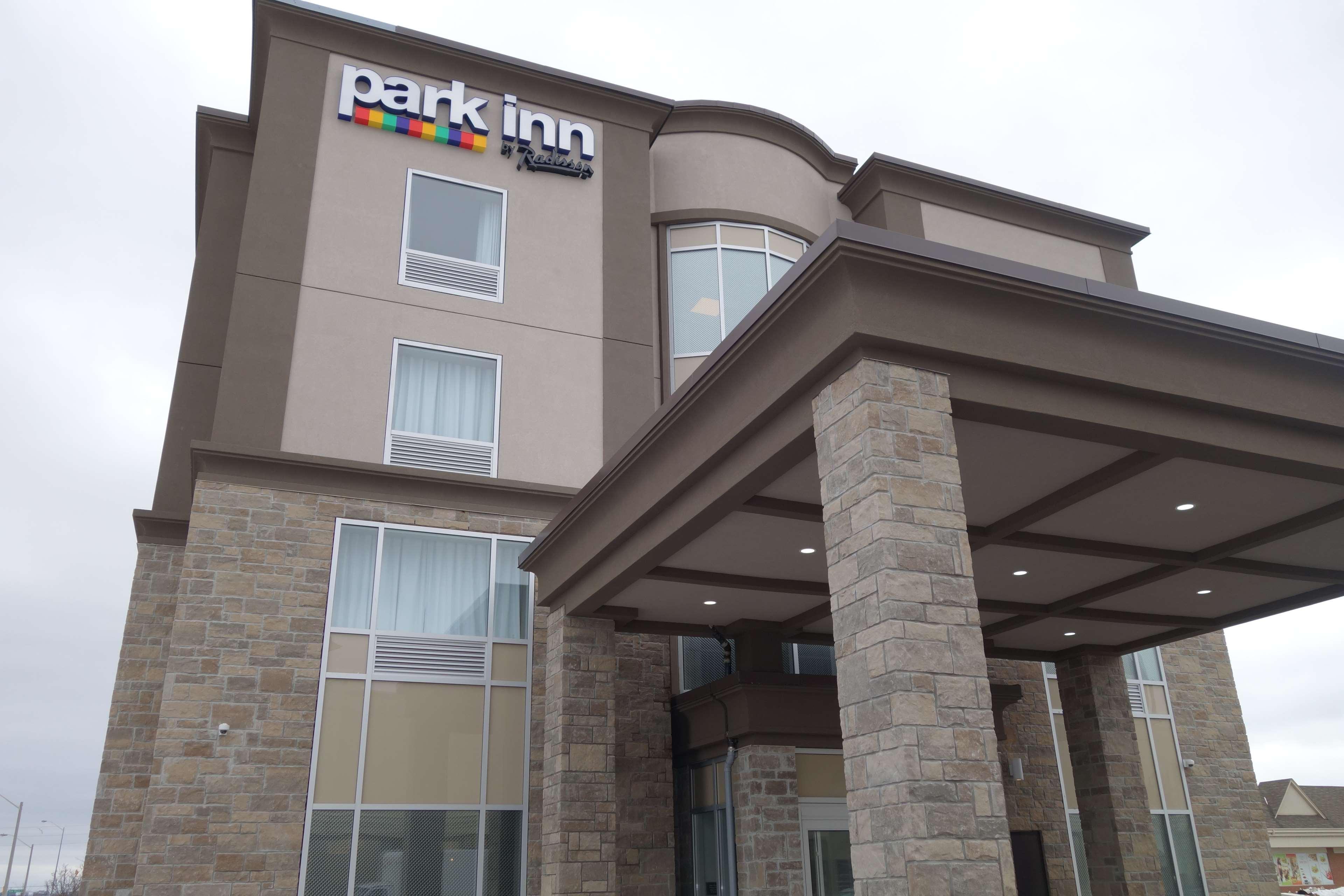 Park Inn By Radisson Brampton, On Kültér fotó